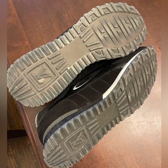 Mens Authentic Louis Vuitton Run Away Sneaker! Size 9.5! - Picture 7 of 11